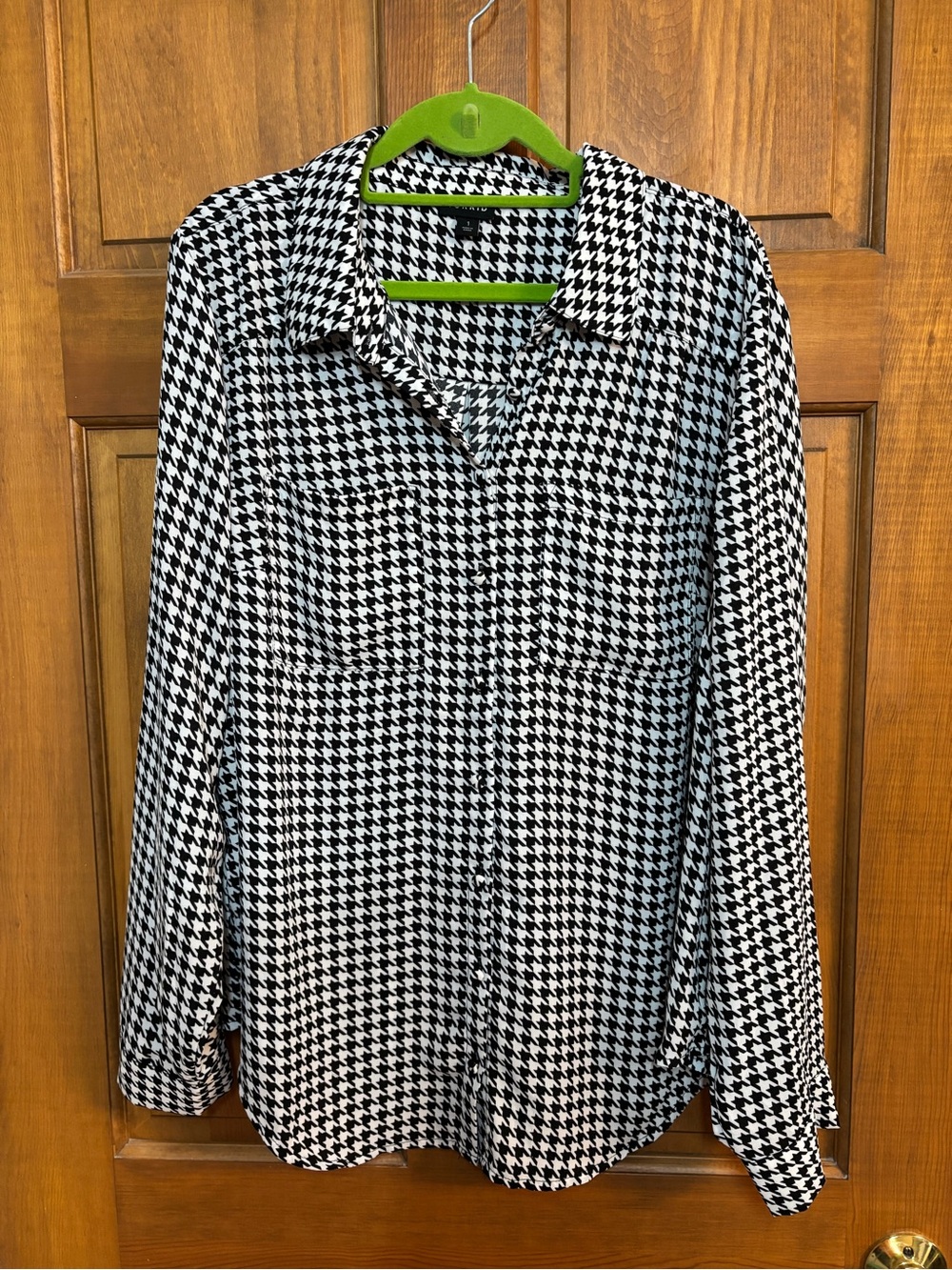 Torrid size 1 houndstooth black and white blouse. Worn once.